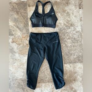 Woman’s Brooks 2 piece workout set